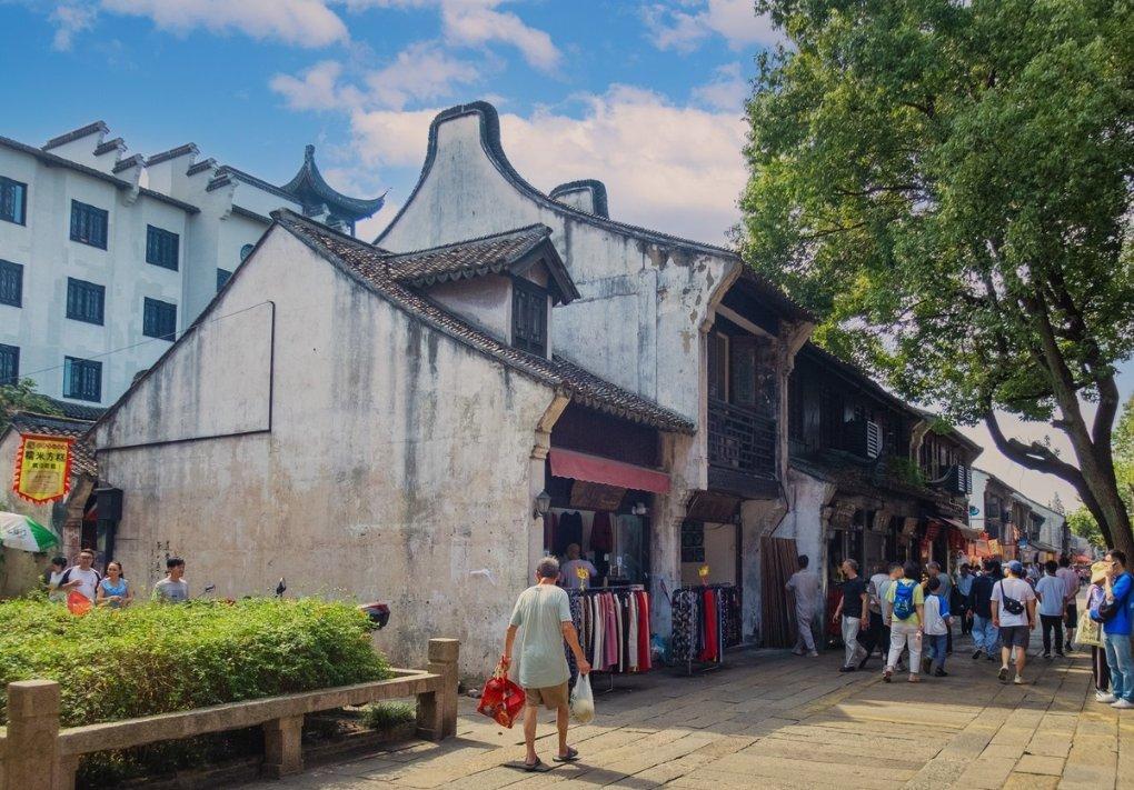 章子怡在婚姻结束前，汪峰已与其他女人有了情感纠葛，两人的关系最终无法修复